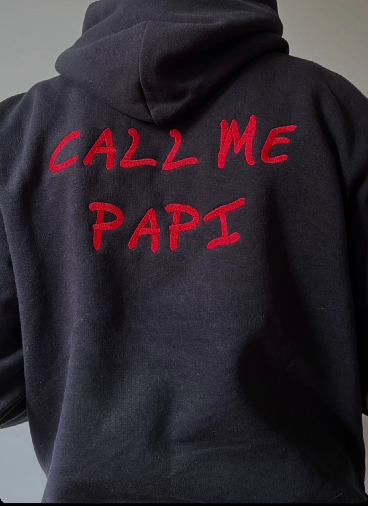 Call me Papi | Felpa nera e rossa